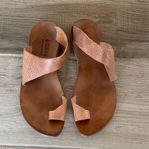 Cydwoq 38 (8) Hillary toe ring sandals